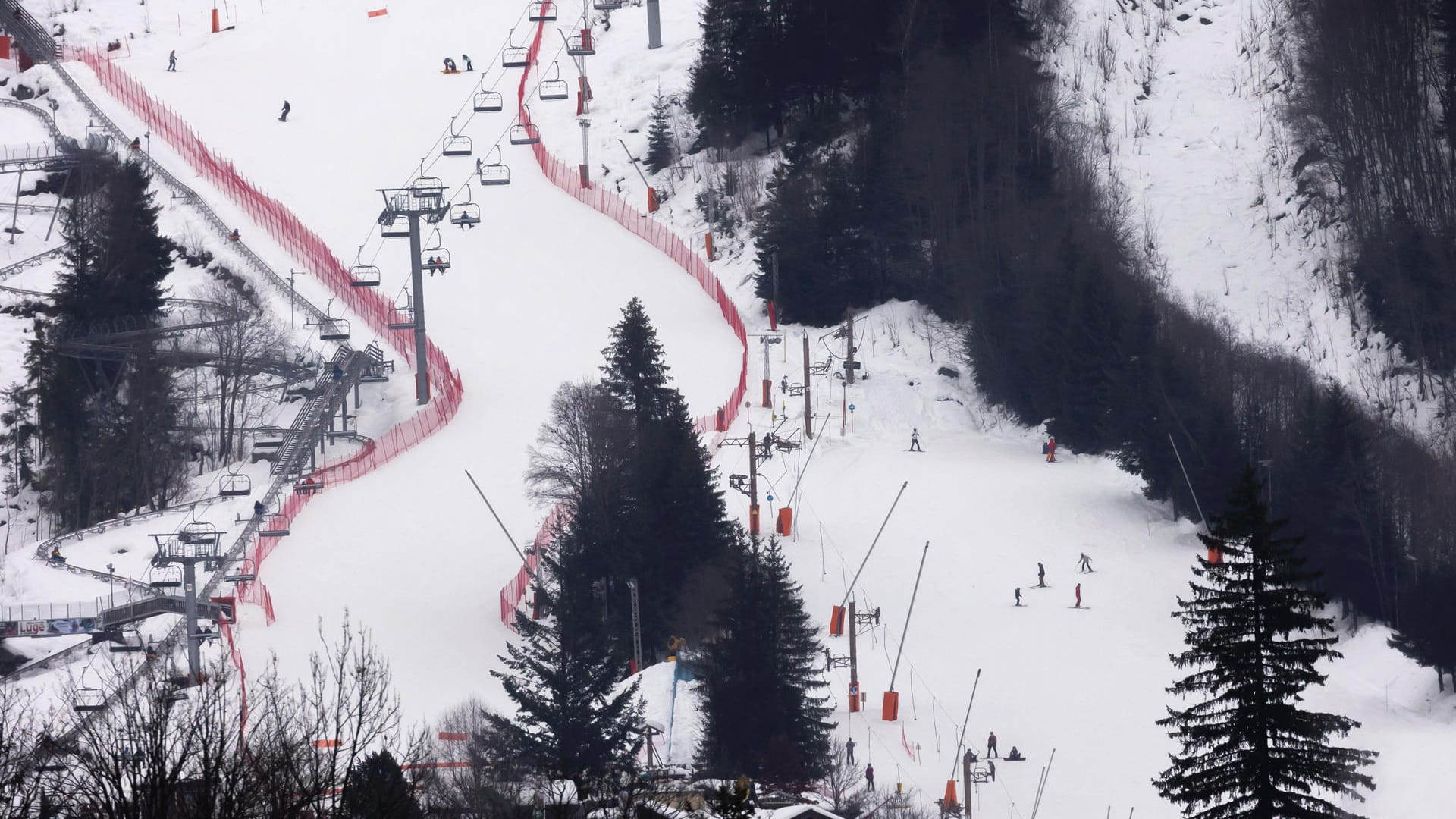 Haute-Savoie (Archivbild): Ein Kind ist auf der Skipiste tödlich verletzt worden.