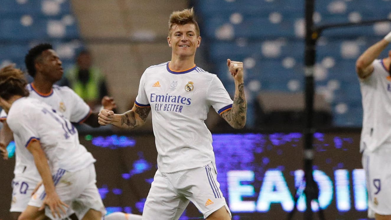 Toni Kroos bejubelt den Erfolg im Supercopa gegen Athletic Bilbao.