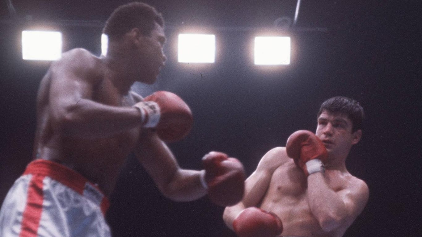 10. September 1966 im Frankfurter Waldstadion: Muhammad Ali boxt gegen den Deutschen Karl Mildenberger.