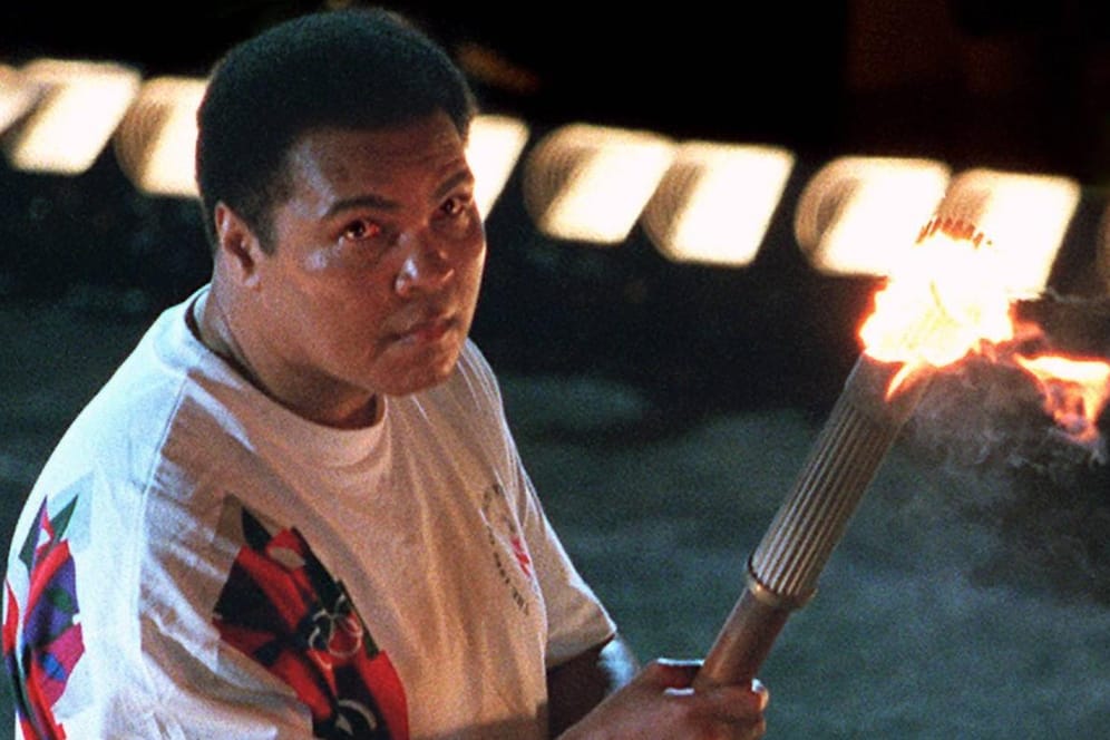 19. Juli 1996: Muhammad Ali beim Entzünden der Olympischen Flamme in Atlanta.