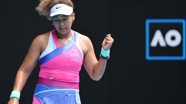 Naomi Osaka aus Japan gewinnt ihr Erstrunden-Match bei den Australian Open gegen Camila Osorio.