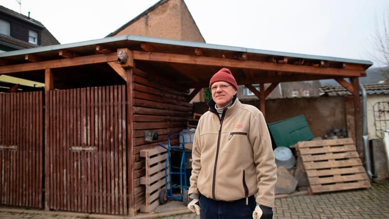 Flutbetroffener Thomas Kaiser-Glodowski: Der 63-jährige frühere Berufssoldat ist mit dem Wiederaufbau seines Hauses beschäftigt.