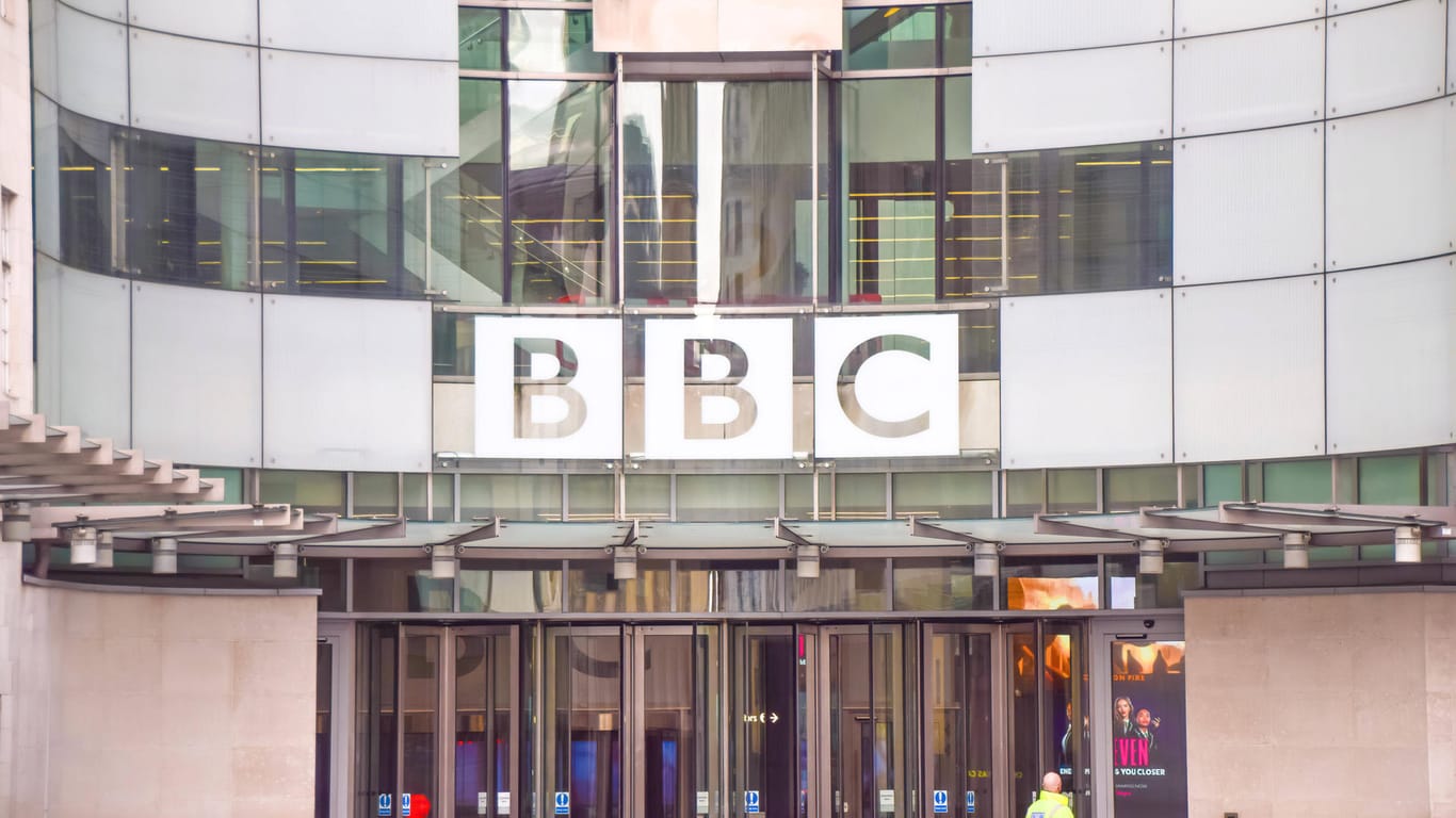 Das BBC-Hauptgebäude in London: Die Regierung will die Gebühren von 159 Pfund jährlich streichen.
