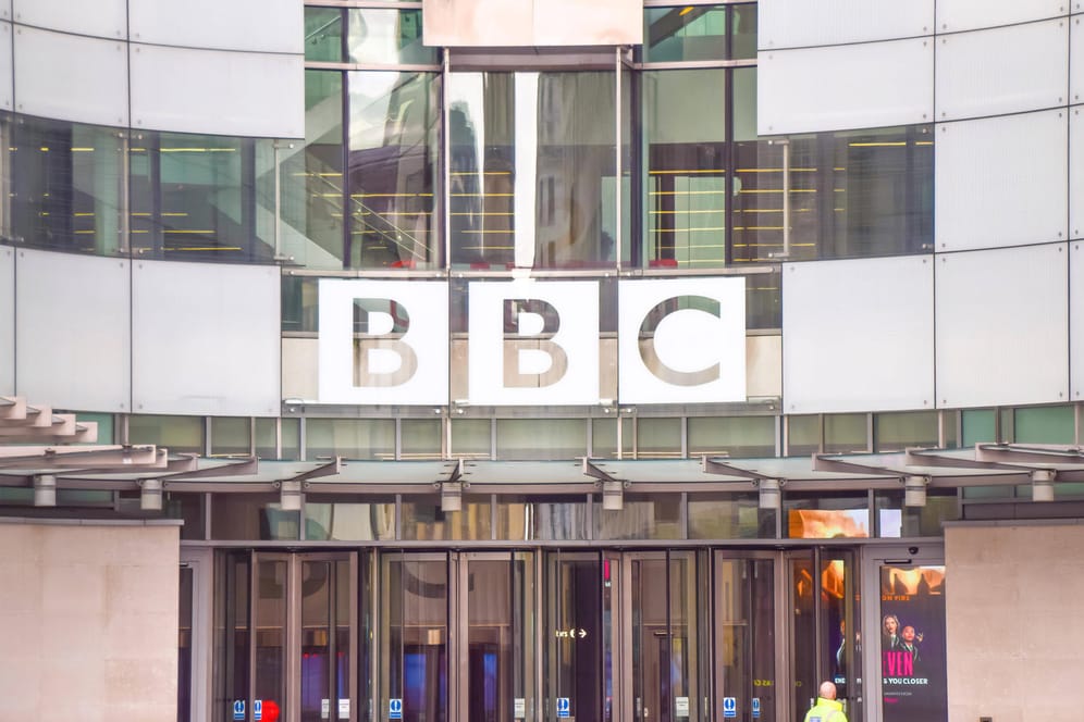 Das BBC-Hauptgebäude in London: Die Regierung will die Gebühren von 159 Pfund jährlich streichen.