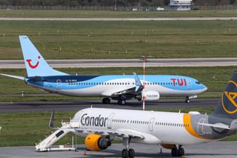 Flugzeuge auf dem Rollfeld am Düsseldorfer Flughafen: Die Auswirkungen der Corona-Pandemie haben den Flughäfen einen herben Schlag versetzt.