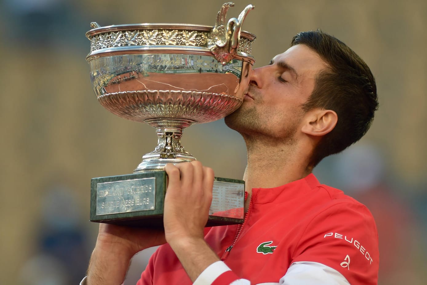 Novak Djokovic gewann 2021 die French Open. Wird dem Serben nach den Australian Open auch in Paris die Möglichkeit auf die Titelverteidigung verweigert?