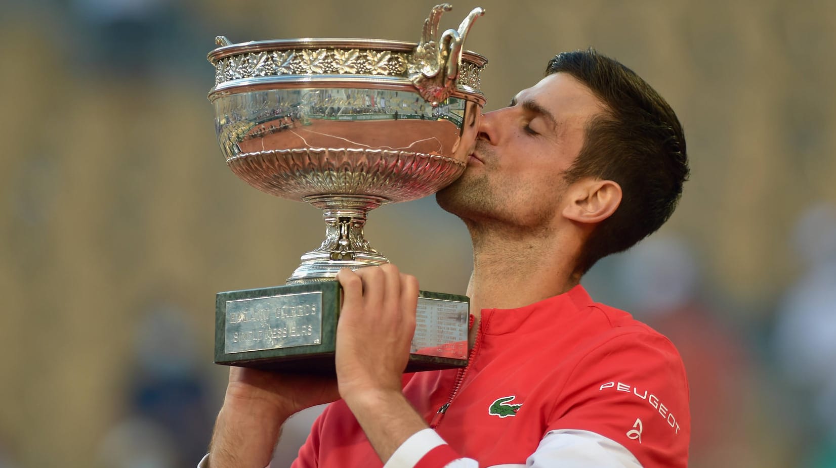 Novak Djokovic gewann 2021 die French Open. Wird dem Serben nach den Australian Open auch in Paris die Möglichkeit auf die Titelverteidigung verweigert?