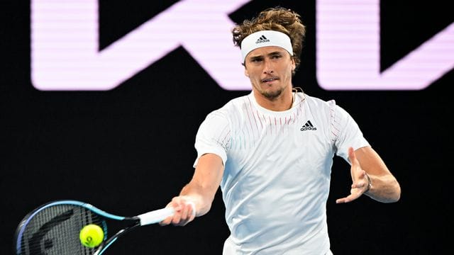 Der Tennisprofi Alexander Zverev bezwingt im deutschen Duell in der ersten Runde bei den Australian Open Daniel Altmaier.