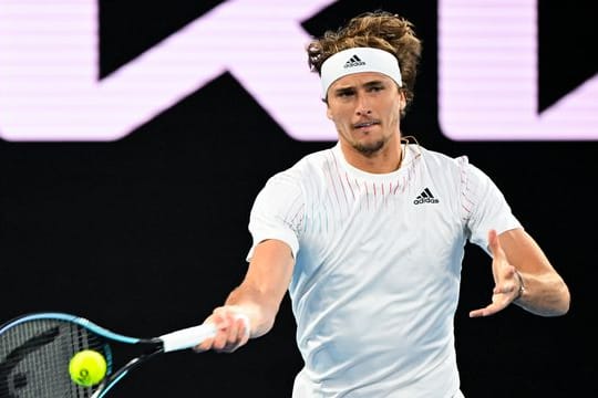 Der Tennisprofi Alexander Zverev bezwingt im deutschen Duell in der ersten Runde bei den Australian Open Daniel Altmaier.