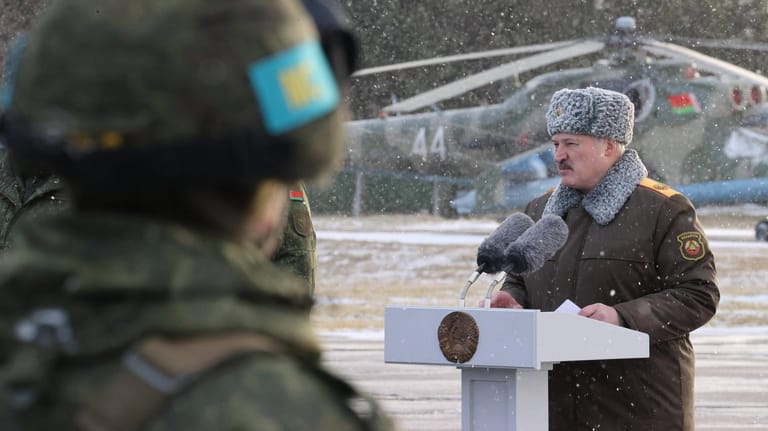 Alexander Lukaschenko: Dem belarussischen Präsidenten zufolge zielen die Übungen darauf ab, "einen genauen Plan für den Fall einer Konfrontation mit Kräften aus dem Westen zu entwickeln".