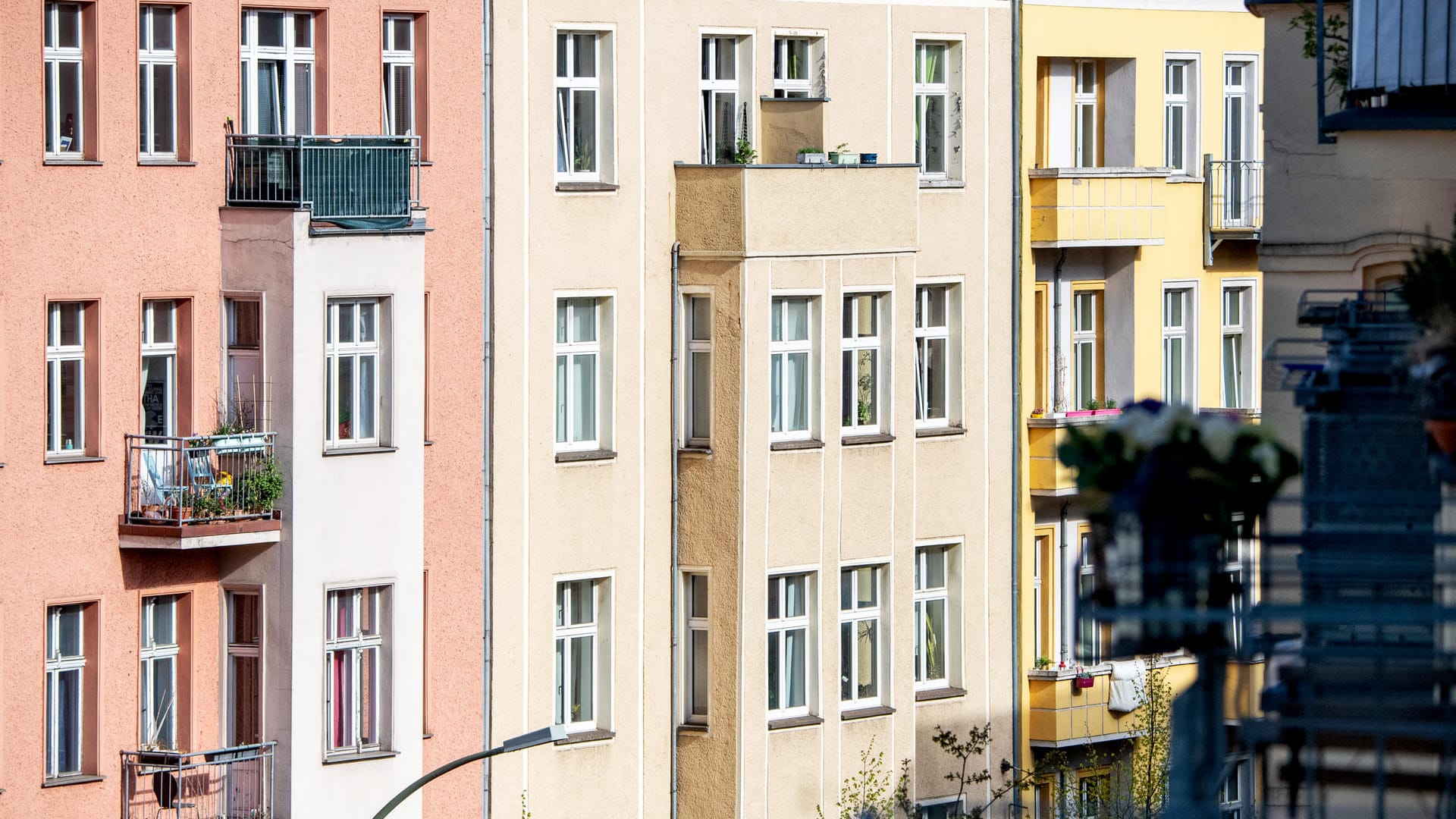 Mehrfamilienhäuser (Symbolbild): In einer Eigentümergemeinschaft werden Sie mitunter automatisch Mitglied.