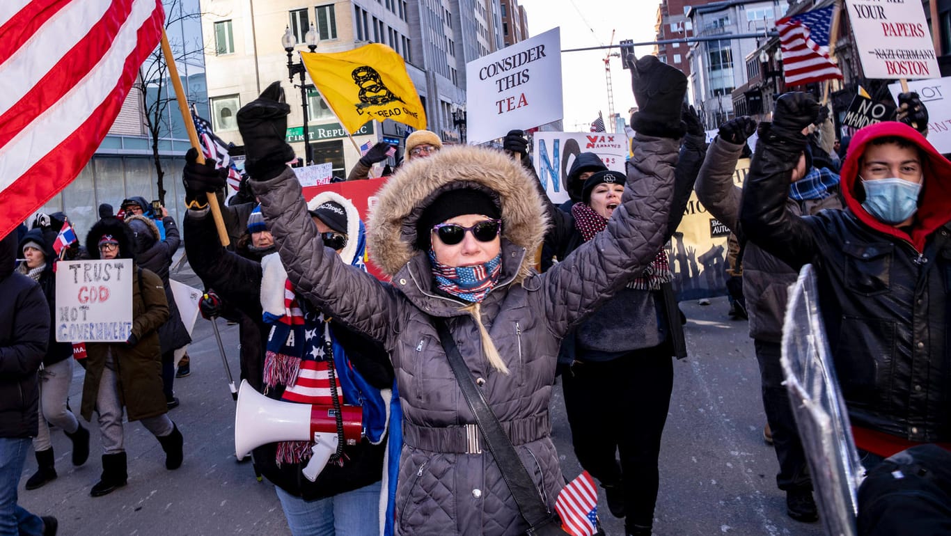 Demo von Impfgegnern in Boston: Einige Verschwörungsgläubige setzen auf das Tierentwurmungsmittel Ivermectin statt auf die zugelassenen Vakzine.