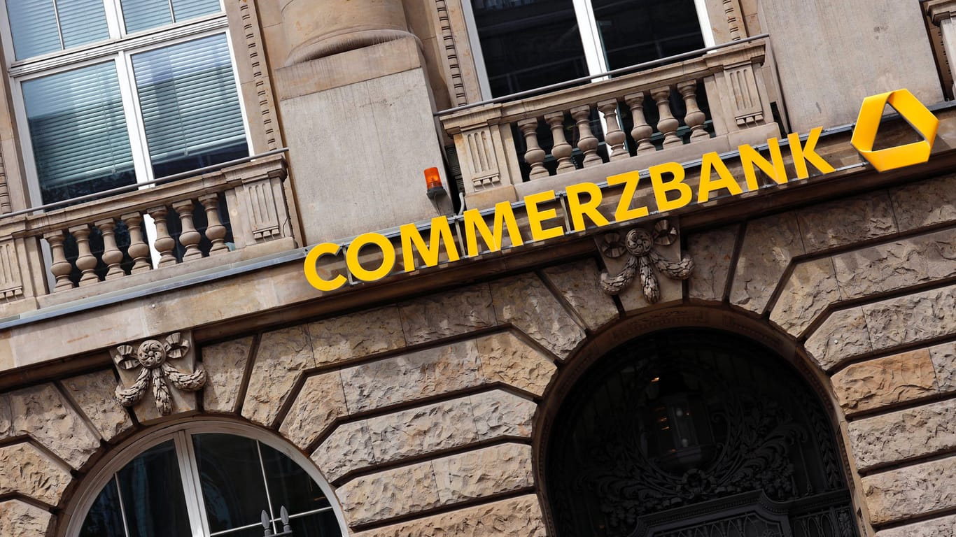 Eine Commerzbank-Filiale (Symbolbild): Bei den Privatbanken drohen neue Streiks.