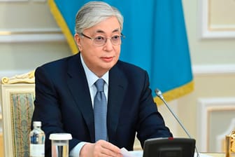 Kassym-Schomart Tokajew: Der Präsident von Kasachstan geht weiter gegen die Machtstrukturen seines Vorgängers Nursultan Nasarbajew vor