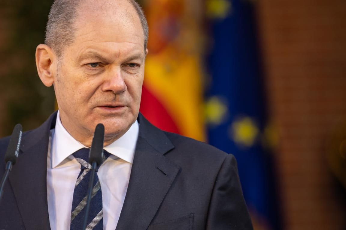 Olaf Scholz (SPD) in Spanien: "Die Truppenbewegungen darf man nicht übersehen. Sie sind massiv und eine Gefahr für die Souveränität der Ukraine."