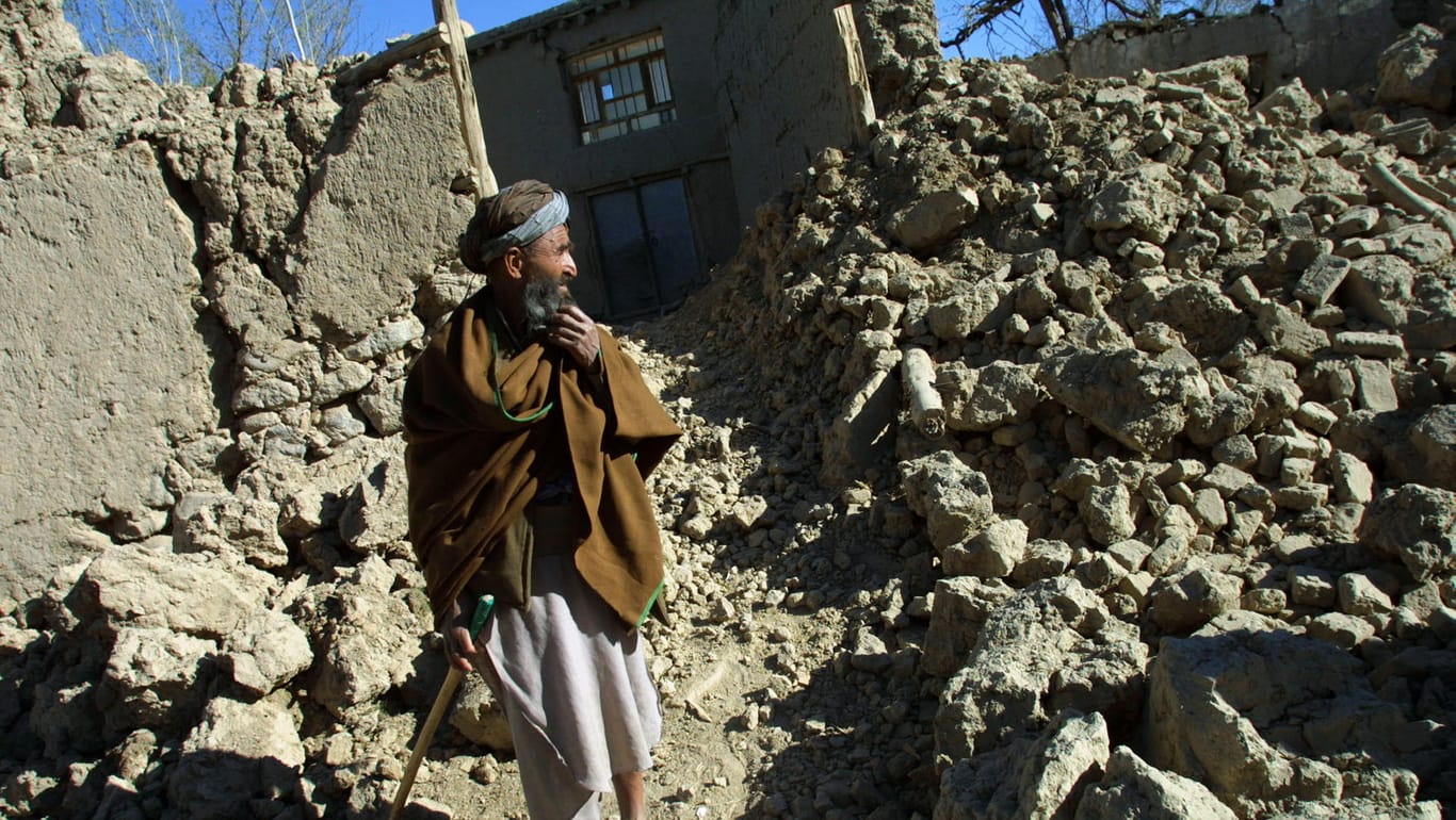 Trümmer nach Erdbeben (Symbolbild): Afghanistan ist immer wieder von schweren Erdbeben betroffen.
