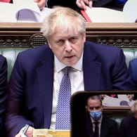 Boris Johnson: Wegen der Teilnahme an mehreren Partys während eines Lockdowns steht der britische Premierminister heftig in der Kritik.