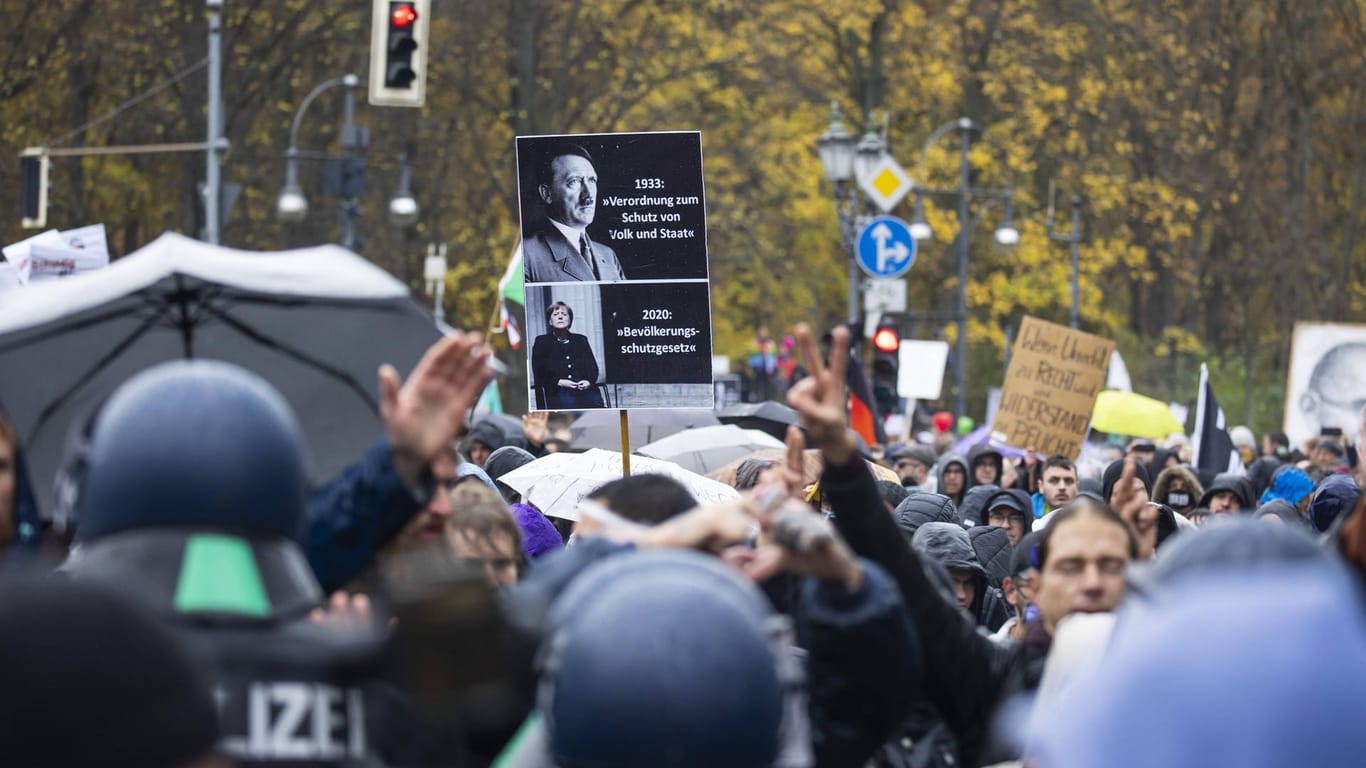 Demonstration gegen das Infektionsschutzgesetz in Berlin am 18. November 2020.
