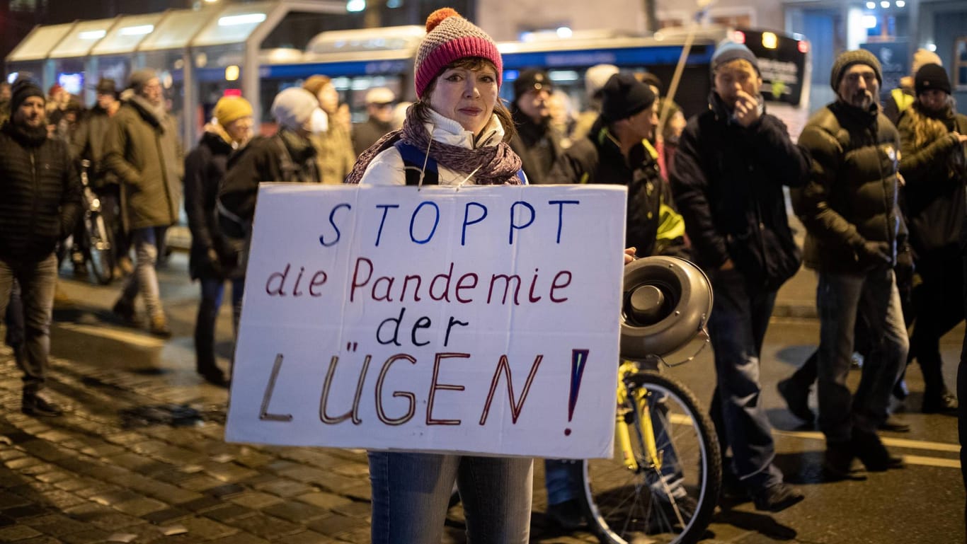Protest von Impfgegnern in Augsburg.