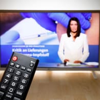 Abendausgabe der Tagesschau auf einem Fernseher: Will die CDU in Sachsen-Anhalt das ARD-Hauptprogramm abschalten?