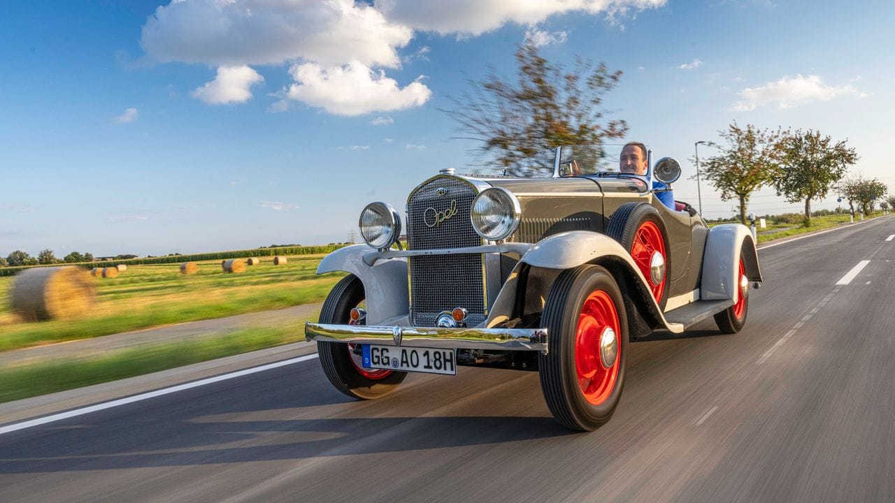 Flotter Flitzer: Der Opel kann zwar nur mit 34 PS dienen, wirkt aber aufgrund des geringen Gewichts spritziger, als man denkt. Flotter Flitzer: Der Opel kann zwar nur mit 34 PS dienen, wirkt aber aufgrund des geringen Gewichts spritziger, als man denkt.