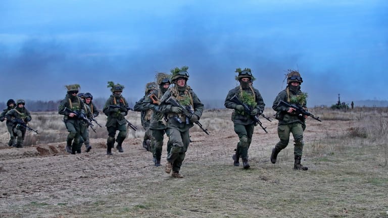 Soldaten in Kiew: Der Westen sorgt sich über einen möglichen russischen Einmarsch in die Ukraine.