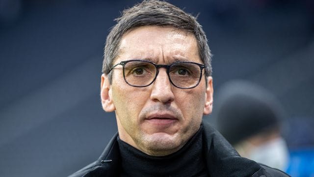 Trainer Tayfun Korkut spielt mit Hertha BSC im Derby gegen den 1. Trainer Tayfun Korkut spielt mit Hertha BSC im Derby gegen den 1.