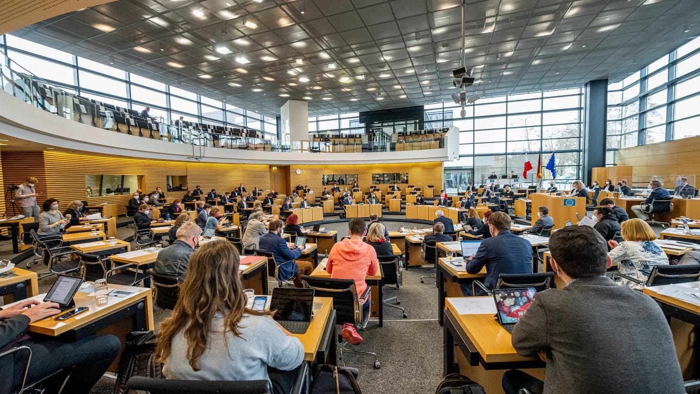 Sitzung im Thüringer Landtag: Das Bundesverfassungsgericht hat über die Entscheidung des Thüringer Gerichts verfügt.