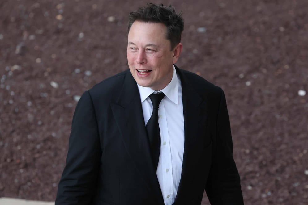 Elon Musk: Der Tesla-Boss besucht seine deutsche E-Autofabrik.