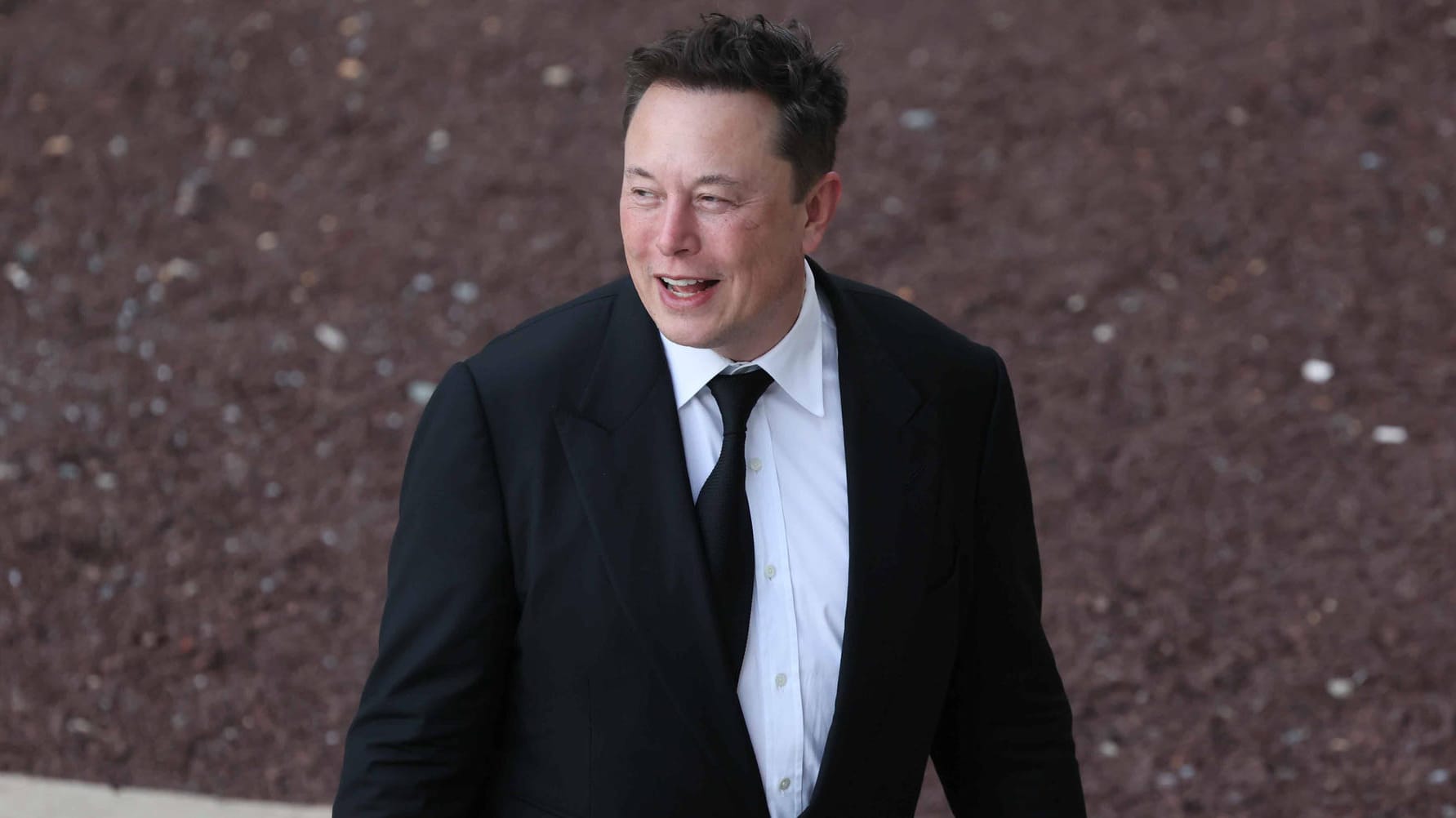 Elon Musk: Der Tesla-Boss besucht seine deutsche E-Autofabrik. Elon Musk: Der Tesla-Boss besucht seine deutsche E-Autofabrik.