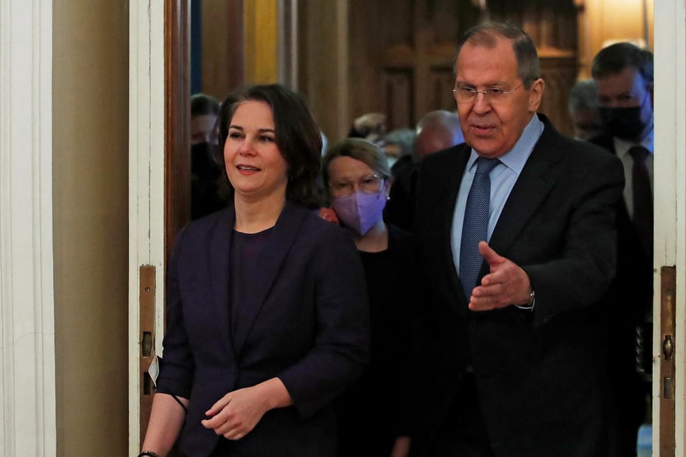 Annalena Baerbock und Sergei Lawrow: "Wir wollen substanzielle und stabile Beziehungen mit Russland", so die Außenministerin vor den Treffen.