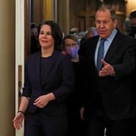 Annalena Baerbock und Sergei Lawrow: "Wir wollen substanzielle und stabile Beziehungen mit Russland", so die Außenministerin vor den Treffen.