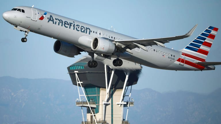 Maschine der American Airlines hebt vom Flughafen Los Angeles ab: "Erhebliche betriebliche Störung für Passagiere, Fluggesellschaften, Lieferketten".