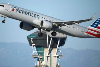 Maschine der American Airlines hebt vom Flughafen Los Angeles ab: "Erhebliche betriebliche Störung für Passagiere, Fluggesellschaften, Lieferketten".