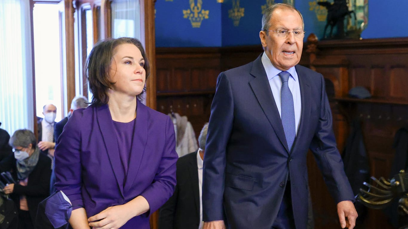 Diplomatische Feuertaufe in Moskau: Außenministerin Annalena Baerbock trifft Sergej Lawrow, den Architekten der russischen Außenpolitik seit 18 Jahren.