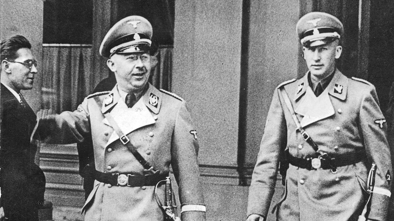 Heinrich Himmler und Reinhard Heydrich 1938 (r.): Heydrich als Chef des Reichssicherheitshauptamtes war 1942 der einflussreichste Teilnehmer der Wannseekonferenz.