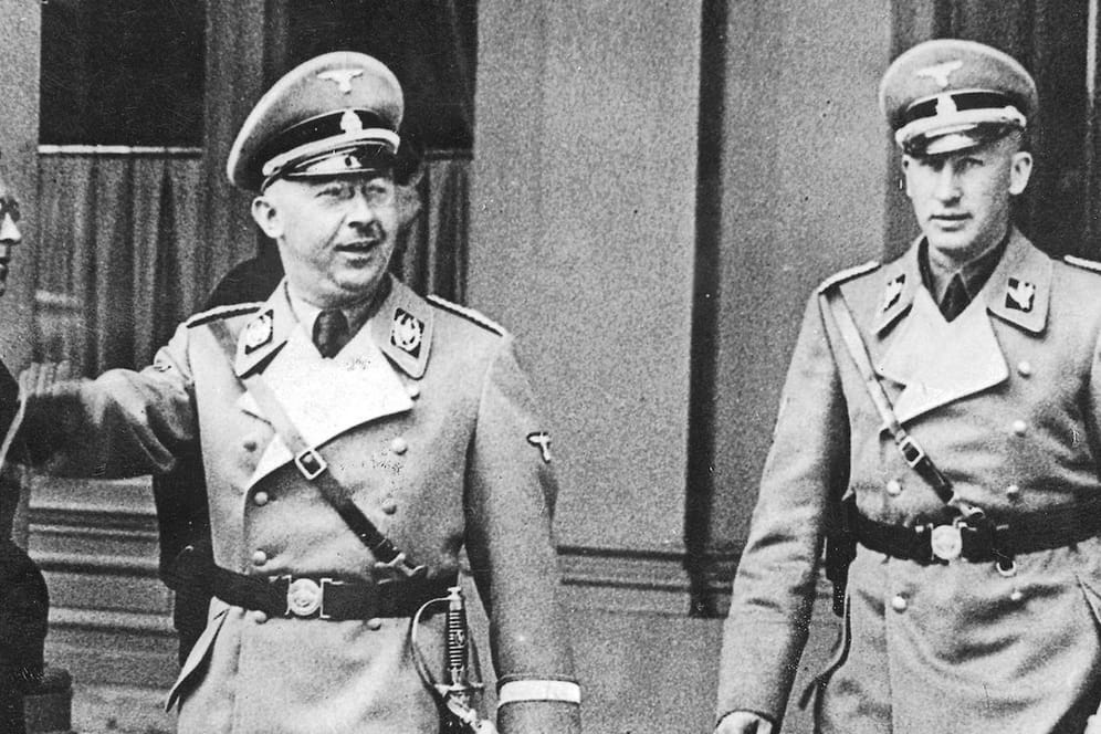 Heinrich Himmler und Reinhard Heydrich 1938 (r.): Heydrich als Chef des Reichssicherheitshauptamtes war 1942 der einflussreichste Teilnehmer der Wannseekonferenz.