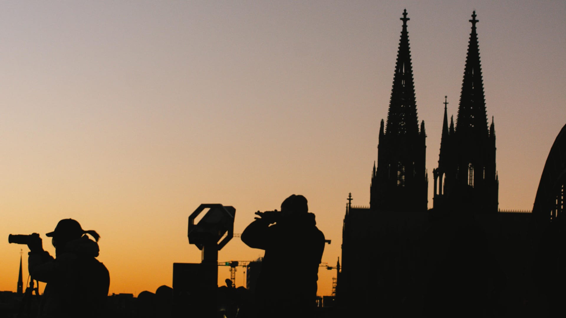 Dom in Köln (Symbolfoto): Das Erzbistum muss sich vor Gericht für die Kündigung einer früheren Justiziarin des Erzbischofs rechtfertigen. Dom in Köln (Symbolfoto): Das Erzbistum muss sich vor Gericht für die Kündigung einer früheren Justiziarin des Erzbischofs rechtfertigen.