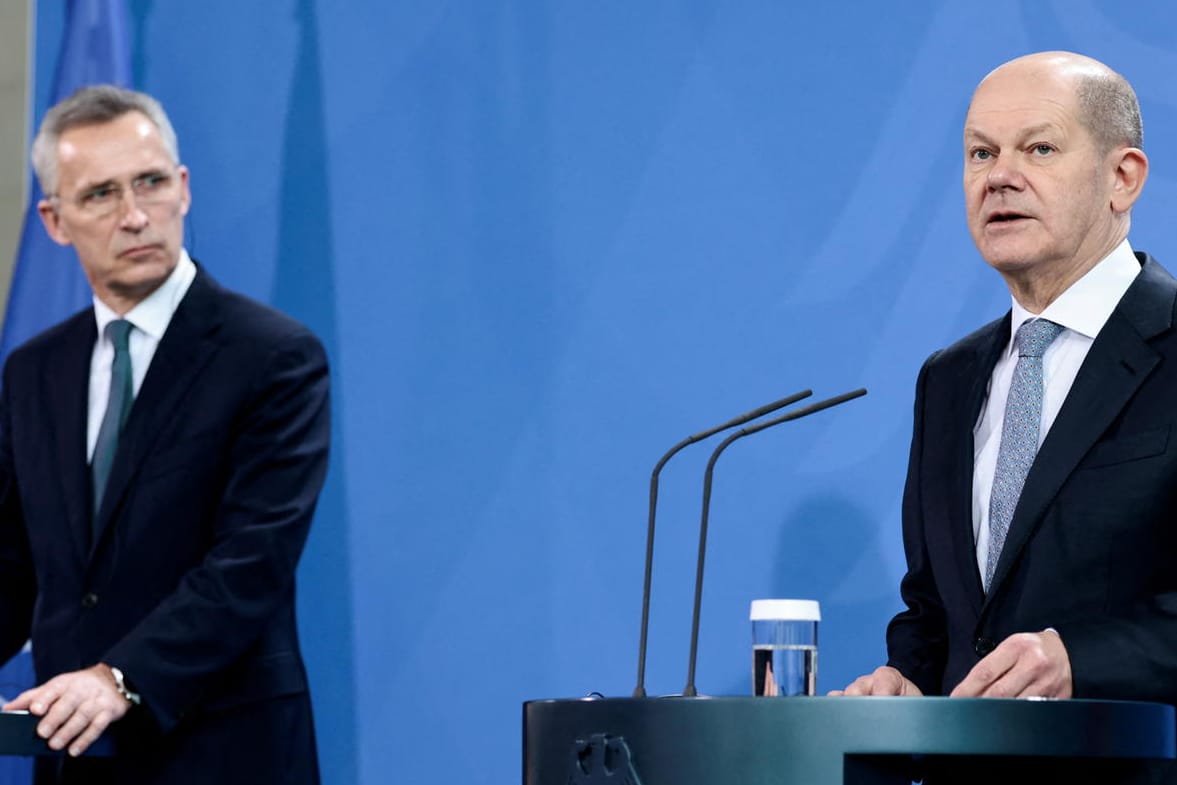 Jens Stoltenberg (l) und Olaf Scholz (r): Russland drohen massive Konsequenzen im Ukraine-Konflikt.