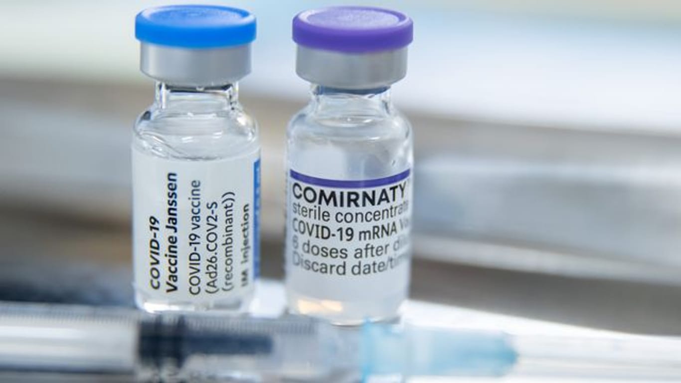 Für eine anerkannte Grundimmunisierung muss auf die Erstimpfung mit Johnson & Johnson eine Zweitimpfung folgen - am besten mit einem mRNA-Vakzin.