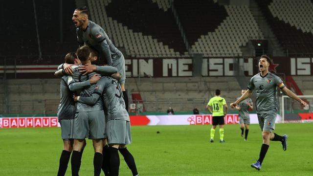 Fußball: DFB-Pokal, FC St.