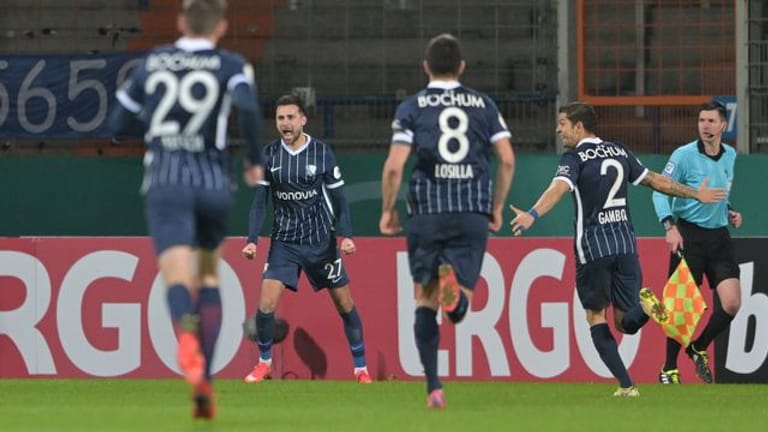 Die Spieler vom VfL Bochum feiern das Tor zum 2:1 gegen den FSV Mainz 05.