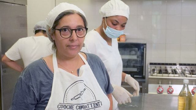 Nicoletta Cosentino in ihrer Manufaktur "Cuoche Combattenti" ("Kämpferische Köchinnen"), die sie 2017 in Palermo auf Sizilien gegründet hat.