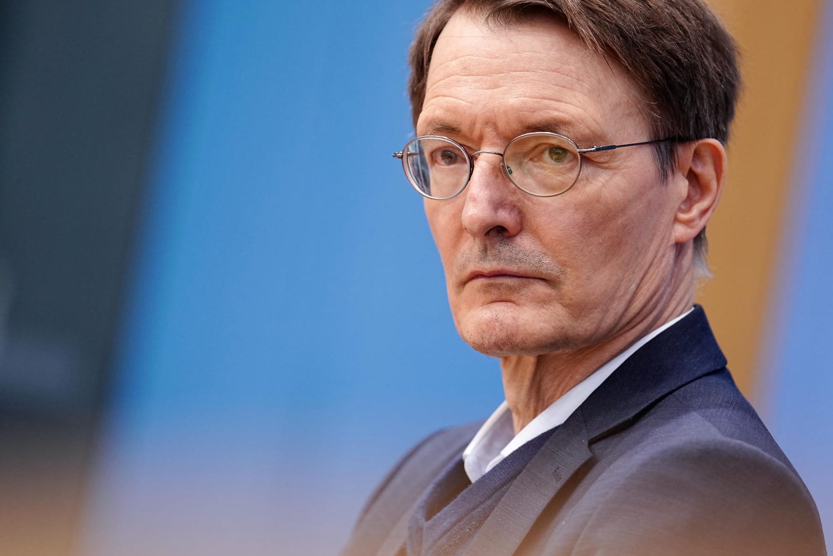 Karl Lauterbach (Archivbild): Bei "RTL Direkt" äußerte der Gesundheitsminister seine Einschätzung zur weiteren Entwicklung in der Corona-Pandemie.