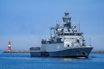 Die "Korvette Braunschweig" im Warnemünder Seekanal: Die Ukraine hofft auf deutsche Kriegsschiffe.