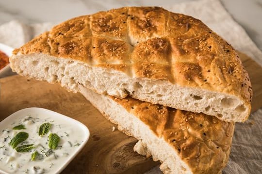 Selbstgemachte Köstlichkeiten: Fladen-, Pita- oder Yufkabrote können auch zu Hause gebacken werden.