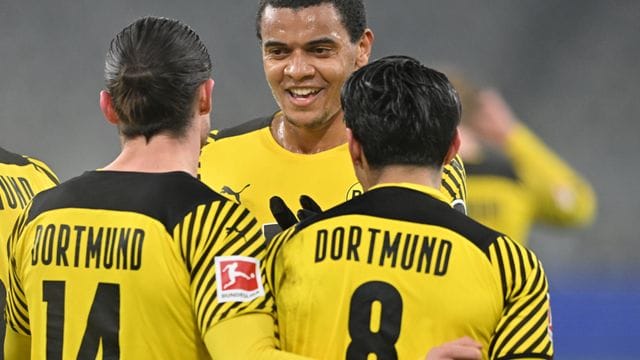 Manuel Akanji Manuel Akanji