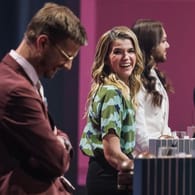 "Wer stiehtl mir die Show?": Anke Engelke an der Seite von Joko Winterscheidt und Riccardo Simonetti.