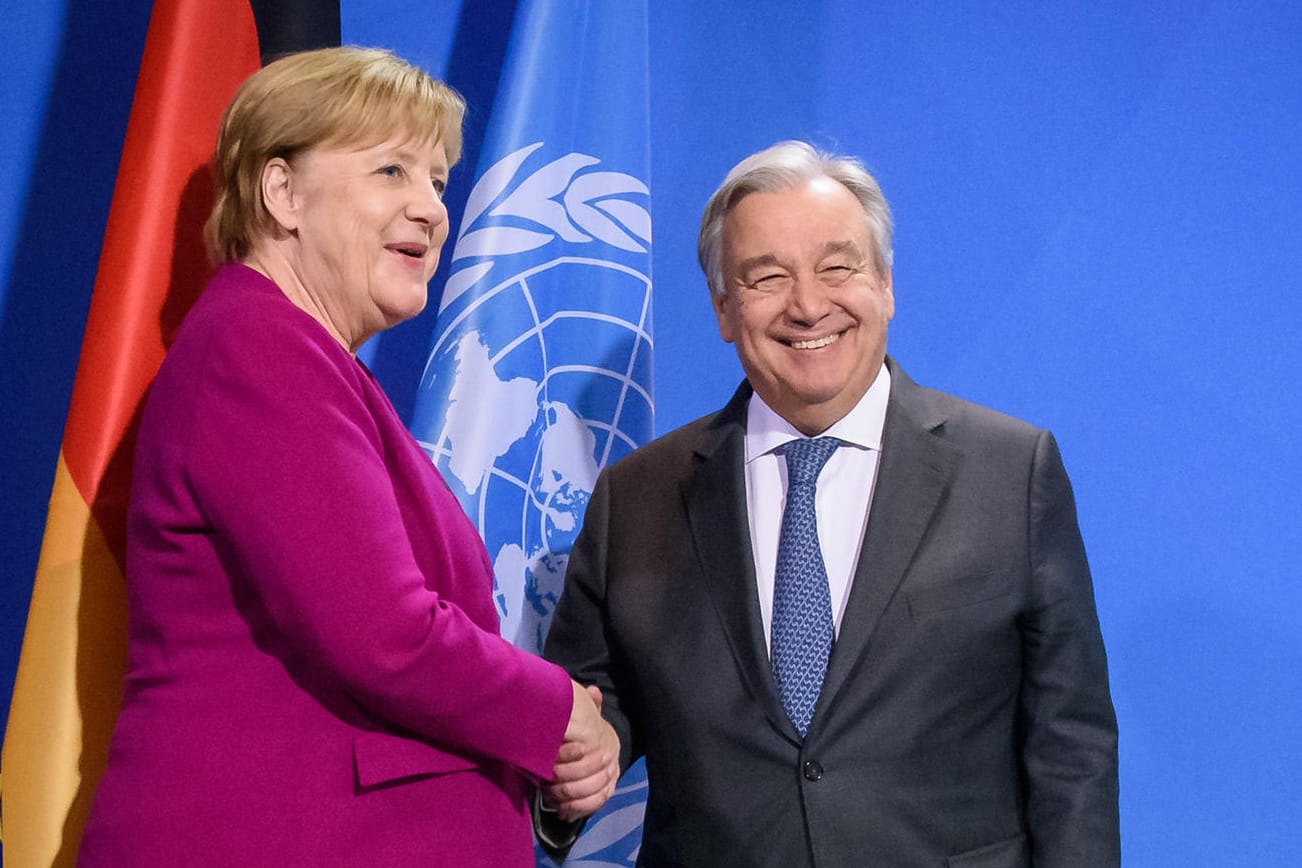 Angela Merkel und Antonio Guterres (Archiv): Der UN-Chef soll ihr den Vorsitz in einem hochrangig besetzten Beratungsgremium angeboten haben.