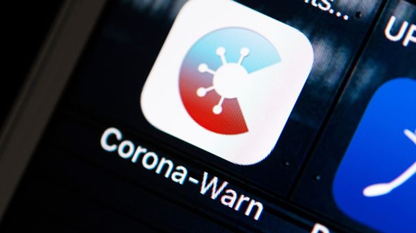 An der Corona-Warn-App gibt es weiter Kritik - auch wegen Omikron.